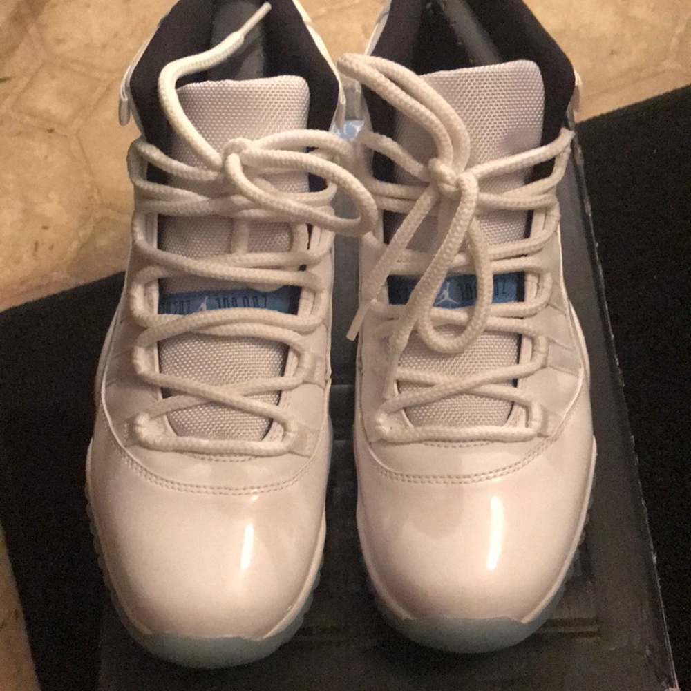 Jordan 11s - Picture 2 of 4